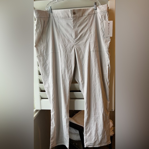 Athleta Pants - Athleta - Trekkie Hike Pant - NWT - Size 26 - Tan
- Zipper/Snap/Button closure